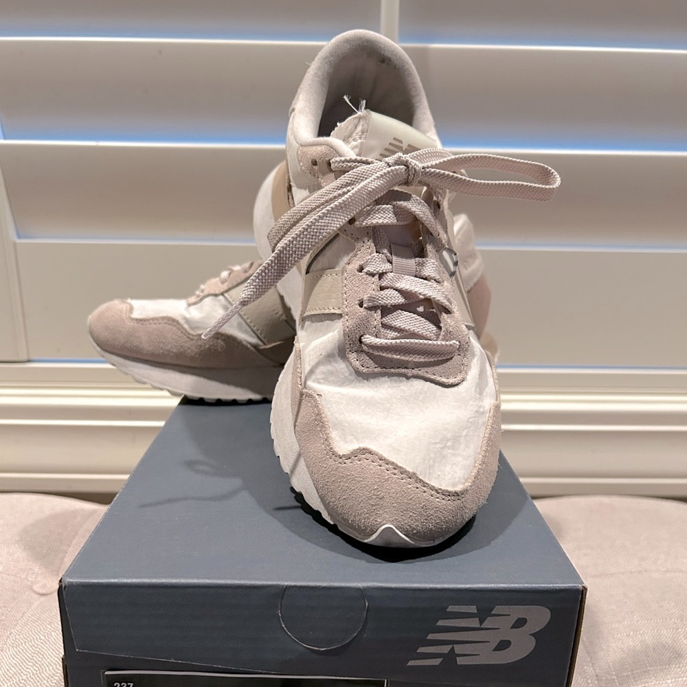 New Balance 237 size 7 sandstone running shoe